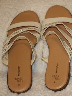 New Time and Tru White Sparkle Sandals Size 11 Memory Foam